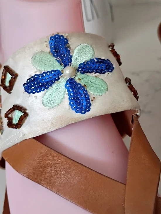 TORY BURCH Handcrafted Brown Leather Slide Sandals with Blue Embroidered Flower - Picture 11 of 12